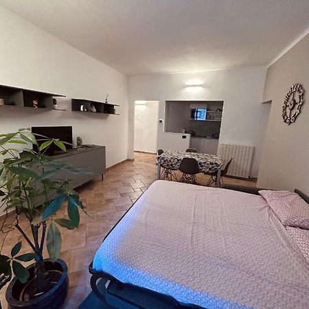 La Casa Del Corso Appartement Arona Buitenkant foto
