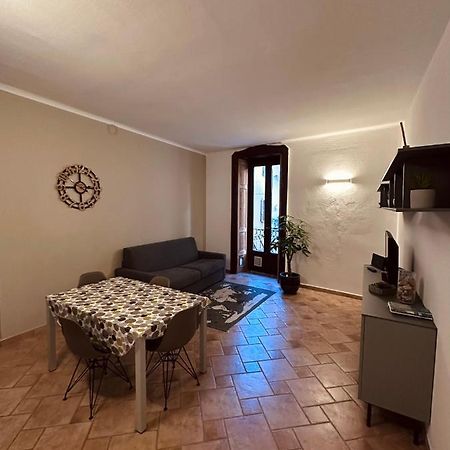 La Casa Del Corso Appartement Arona Buitenkant foto