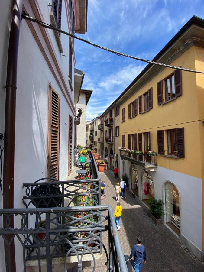 La Casa Del Corso Appartement Arona Buitenkant foto