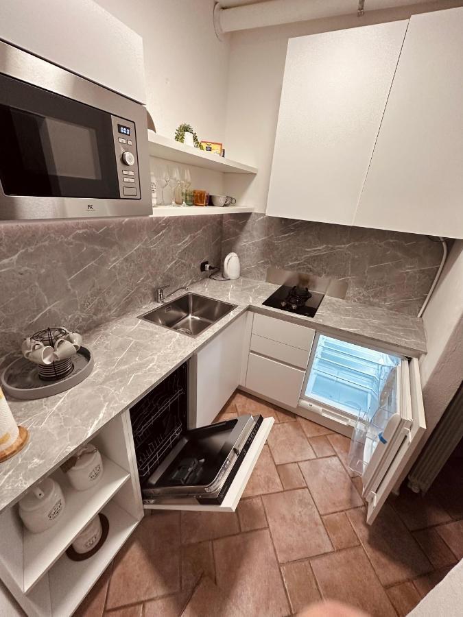 La Casa Del Corso Appartement Arona Buitenkant foto